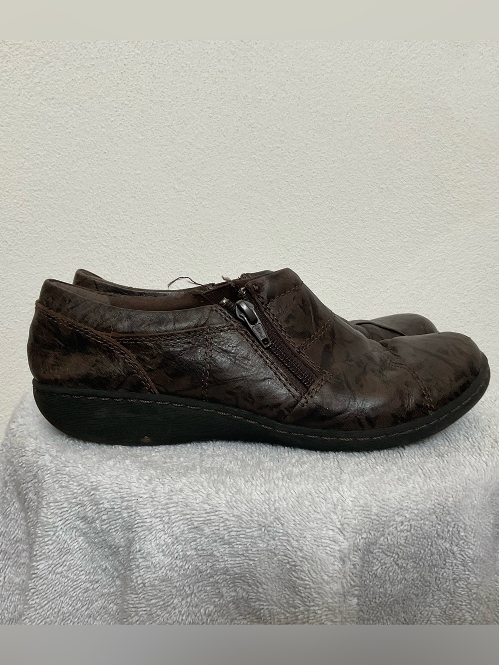 Clarks Cora Harbor Brown Patterned Side Zip Casual Shoe Size 5.5 Comfort